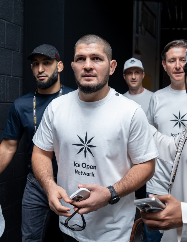 Khabib guía a Umar Nurmagomédov en su camino al título