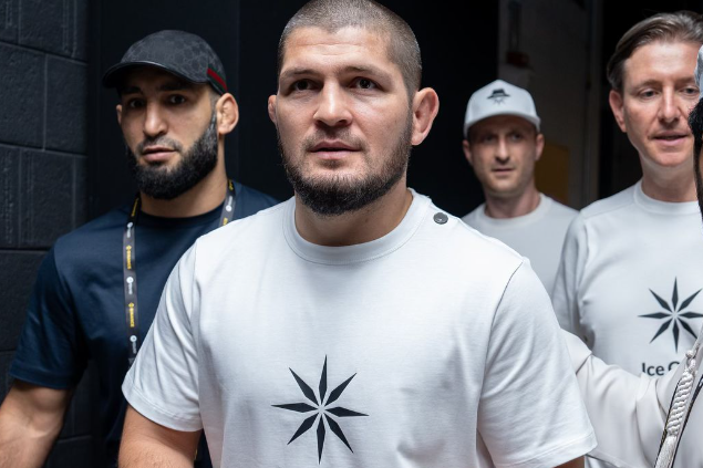 Khabib guía a Umar Nurmagomédov en su camino al título